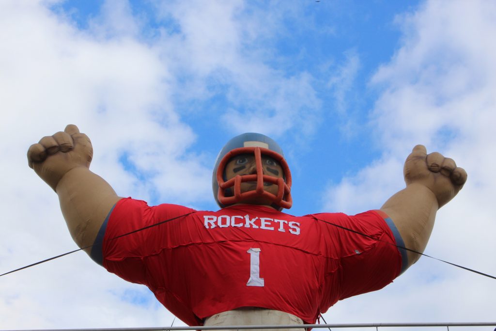 Der Spieler mit der Nummer 1 auf dem Dach des Ring-Centers, ©RM Rockets